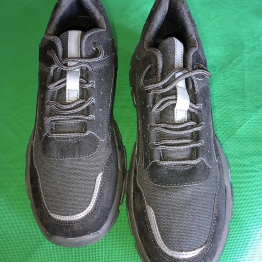 Men's Black Sneakers Size 10